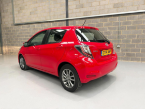 2014 Toyota Yaris 1.33 Dual Vvt-I Icon Plus Euro 5 5dr in Red — image 5