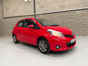 2014 Toyota Yaris 1.33 Dual Vvt-I Icon Plus Euro 5 5dr in Red — image 6